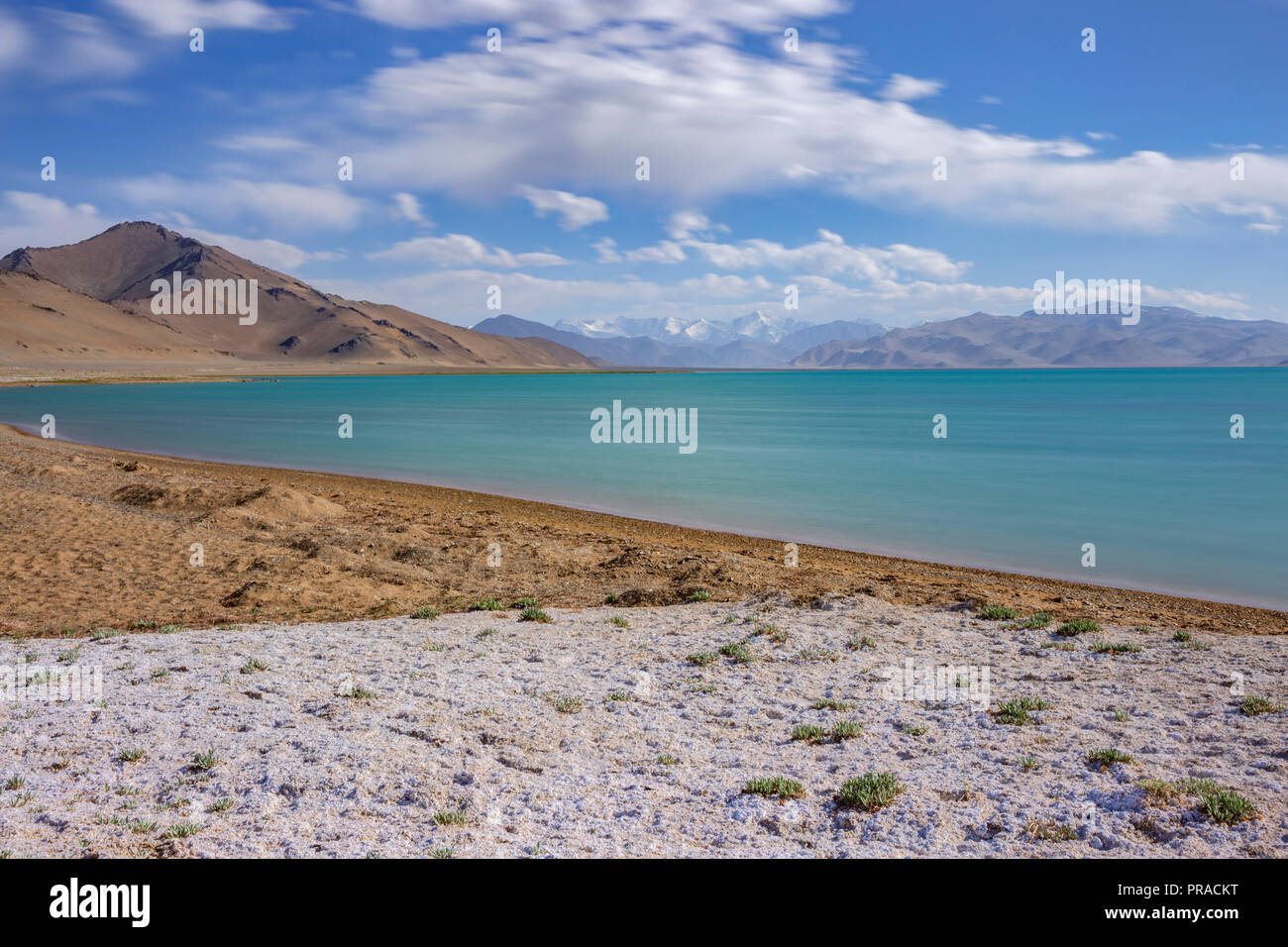 Bilder von remote Karakul See, ein Brack Höhenlage See, über den östlichen Teil des Pamir Highway im östlichen Tadschikistan. Stockfoto