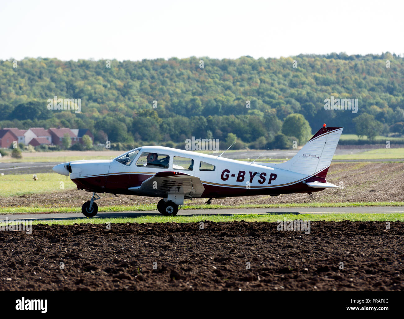 Rockwell Commander 112B am Flugplatz Wellesbourne, Warwickshire, Großbritannien (G-BYSP) Stockfoto