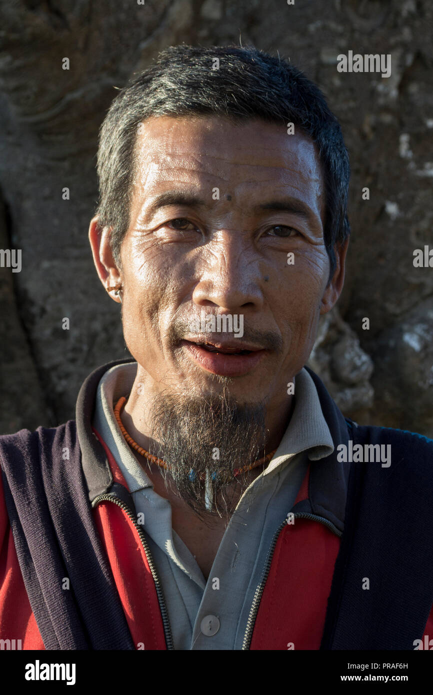 Nagaland, Indien. Street Portrait in Mon Stockfoto