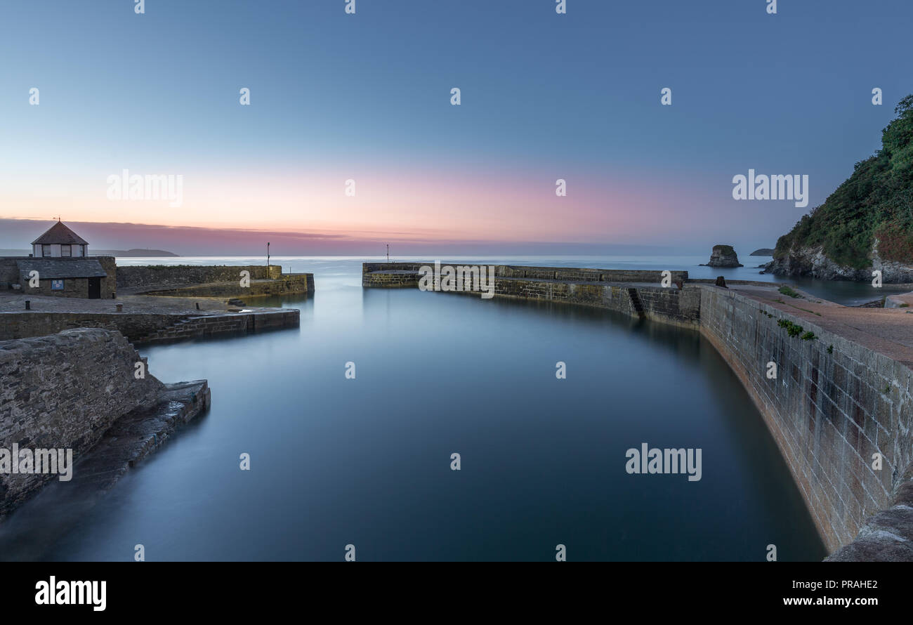 Blaue Stunde, Charlestown Harbour, Cornwall Stockfoto
