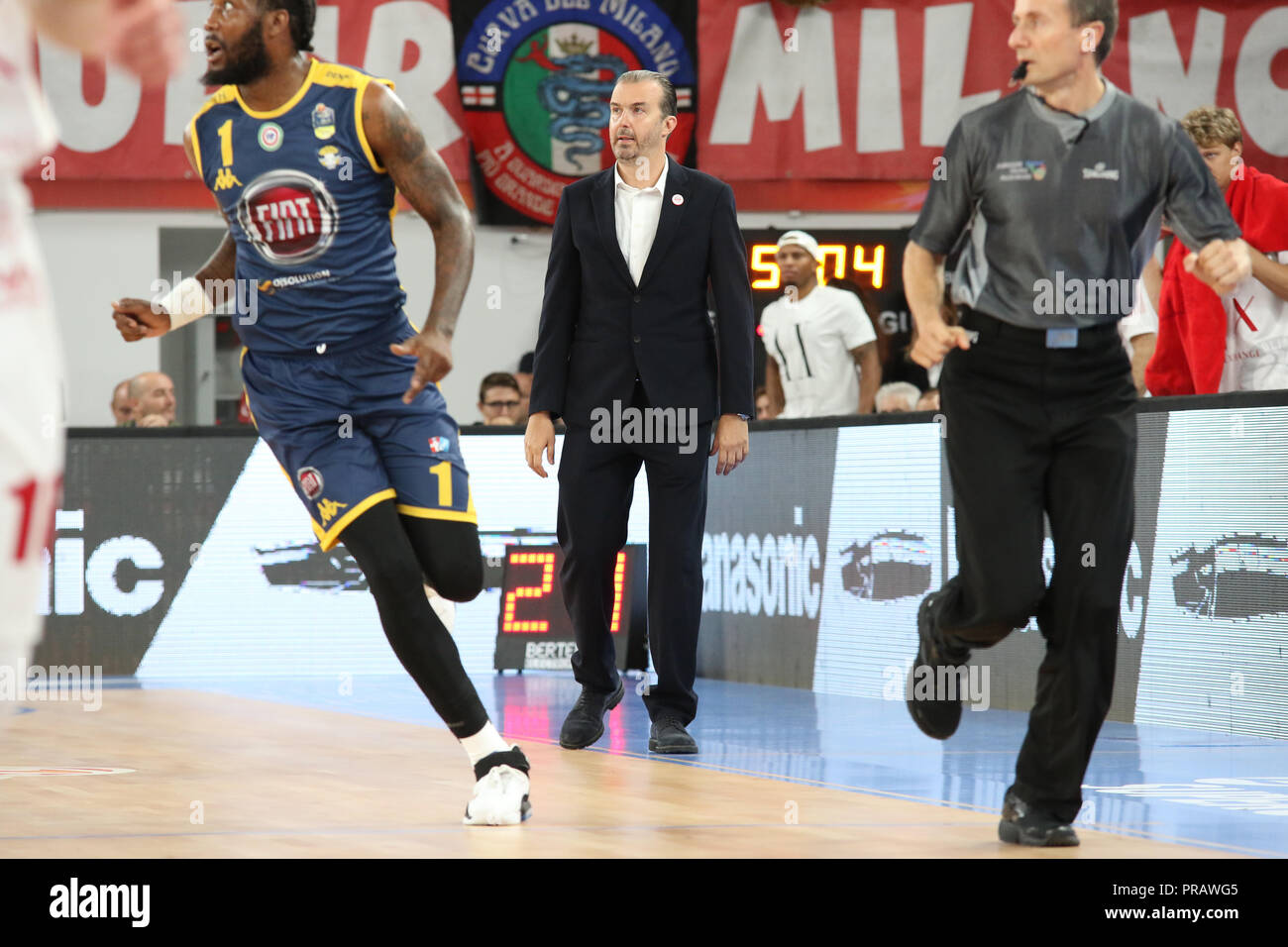 Brescia, Italien. 30. September 2018. Trainer Simone Pianigiani (Olimpia Milano) während des Finales der Lba Supercoppa 2018 Auxilium Fiat Torino-Armani Exchange Olimpia Milano. Walter Bertagnoli/Alamy leben Nachrichten Stockfoto