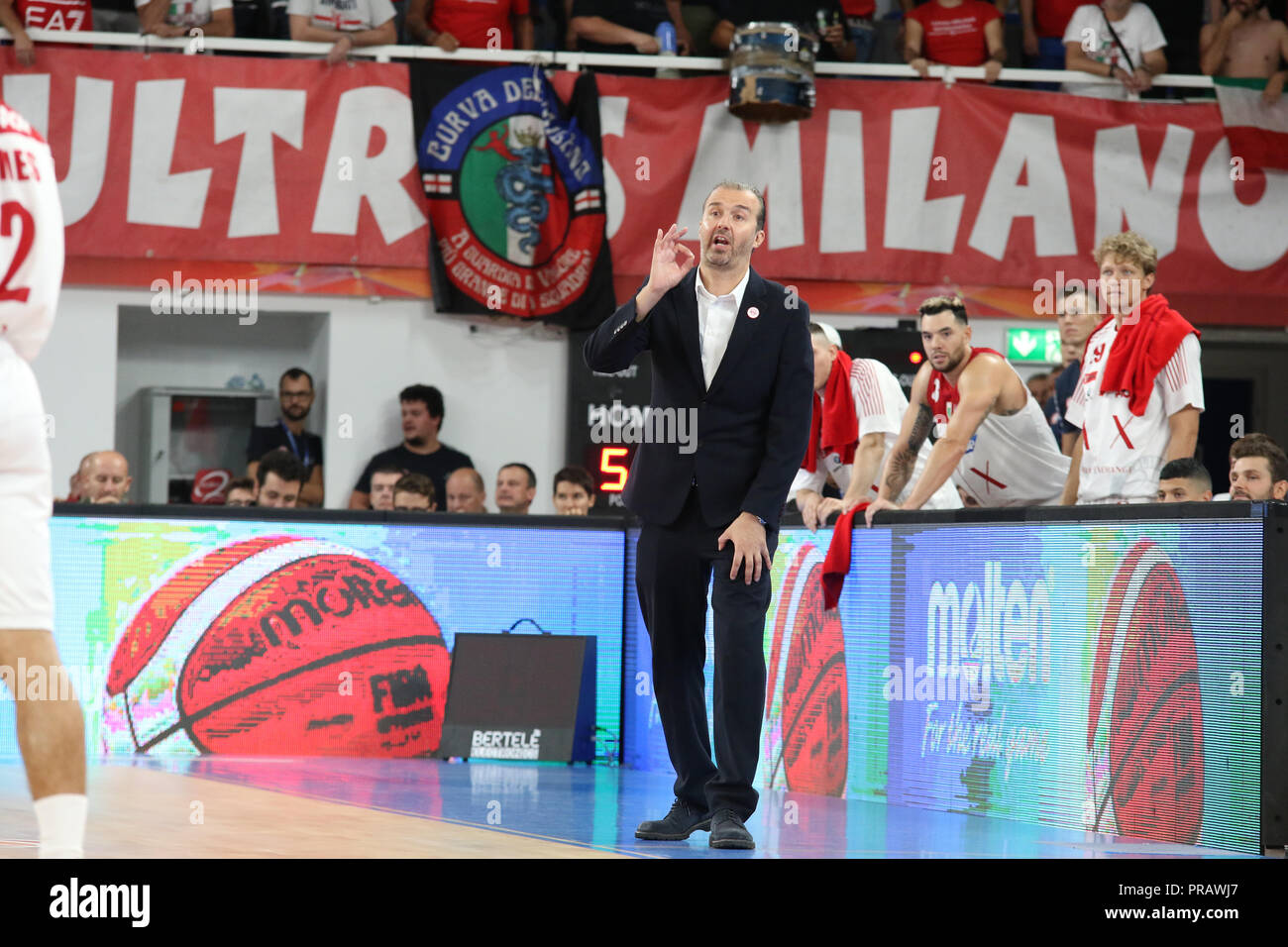 Brescia, Italien. 30. September 2018. Trainer Simone Pianigiani (Olimpia Milano) während des Finales der Lba Supercoppa 2018 Auxilium Fiat Torino-Armani Exchange Olimpia Milano. Walter Bertagnoli/Alamy leben Nachrichten Stockfoto