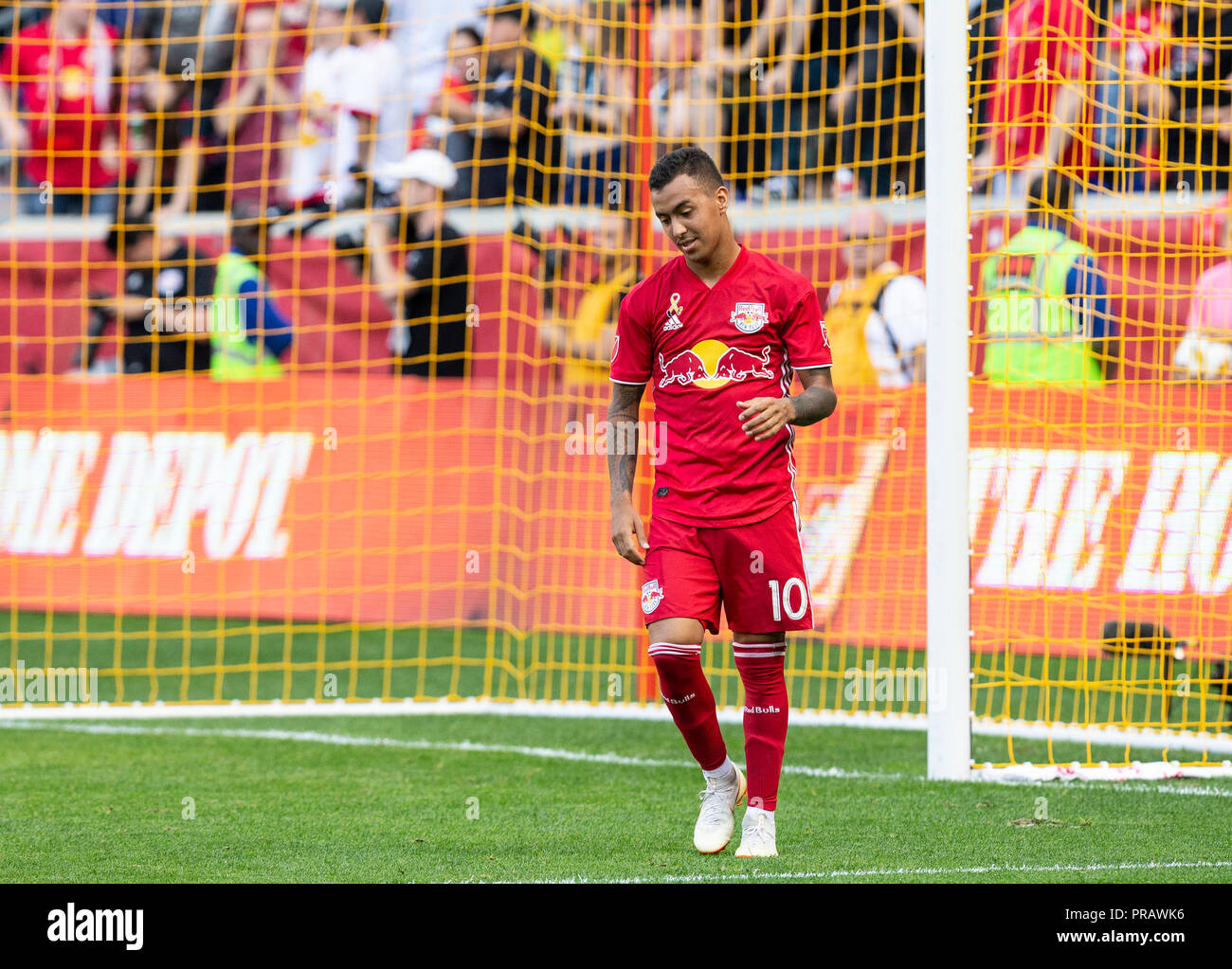 Harrison, NJ - 30. September 2018: Alejandro Romero Gamarra Kaku (10) von New York Red Bulls reagiert, nachdem er Elfmeter regelmäßige MLS Spiel gegen Atlanta United bei Red Bull Arena Red Bulls gewann 2 - 0 Credit: Lev radin/Alamy leben Nachrichten Stockfoto