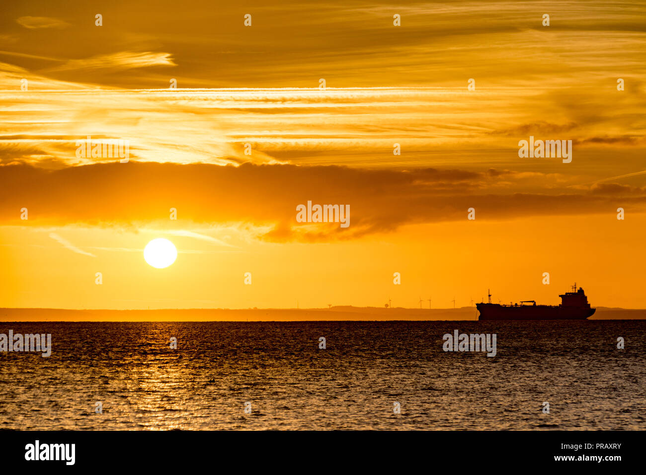 Fowey, Cornwall, UK. 1. Okt, 2018. UK Wetter. Warmen, hellen Sonnenschein läutet in der ersten Oktober heute morgen am Mauseloch. Foto: Simon Maycock/Alamy leben Nachrichten Stockfoto