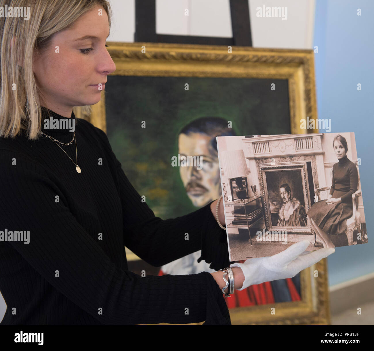 Bonhams, Knightsbridge, London, UK. 1. Oktober, 2018. Die privaten Sammlungen gehören Stücke aus der Muttergottes Lucan Immobilien, Beverston Schloss, dem Schwedischen Haus am See und die Immobilien von Viscount Churchill. Das Foto ist ein Portrait von John Bingham von Dominick Elwes von Lady's Lucan Immobilien. Es ist auf £ 2.000, 000 Euro veranschlagt. Lady Lucan John Bingham, 7th Earl of Lucan, die 1974 nach dem Mordanschlag auf seine entfremdete Frau und den Mord an Nanny ihrer Kinder verschwunden, Sandra Rivett verheiratet. Credit: Malcolm Park/Alamy Leben Nachrichten. Stockfoto