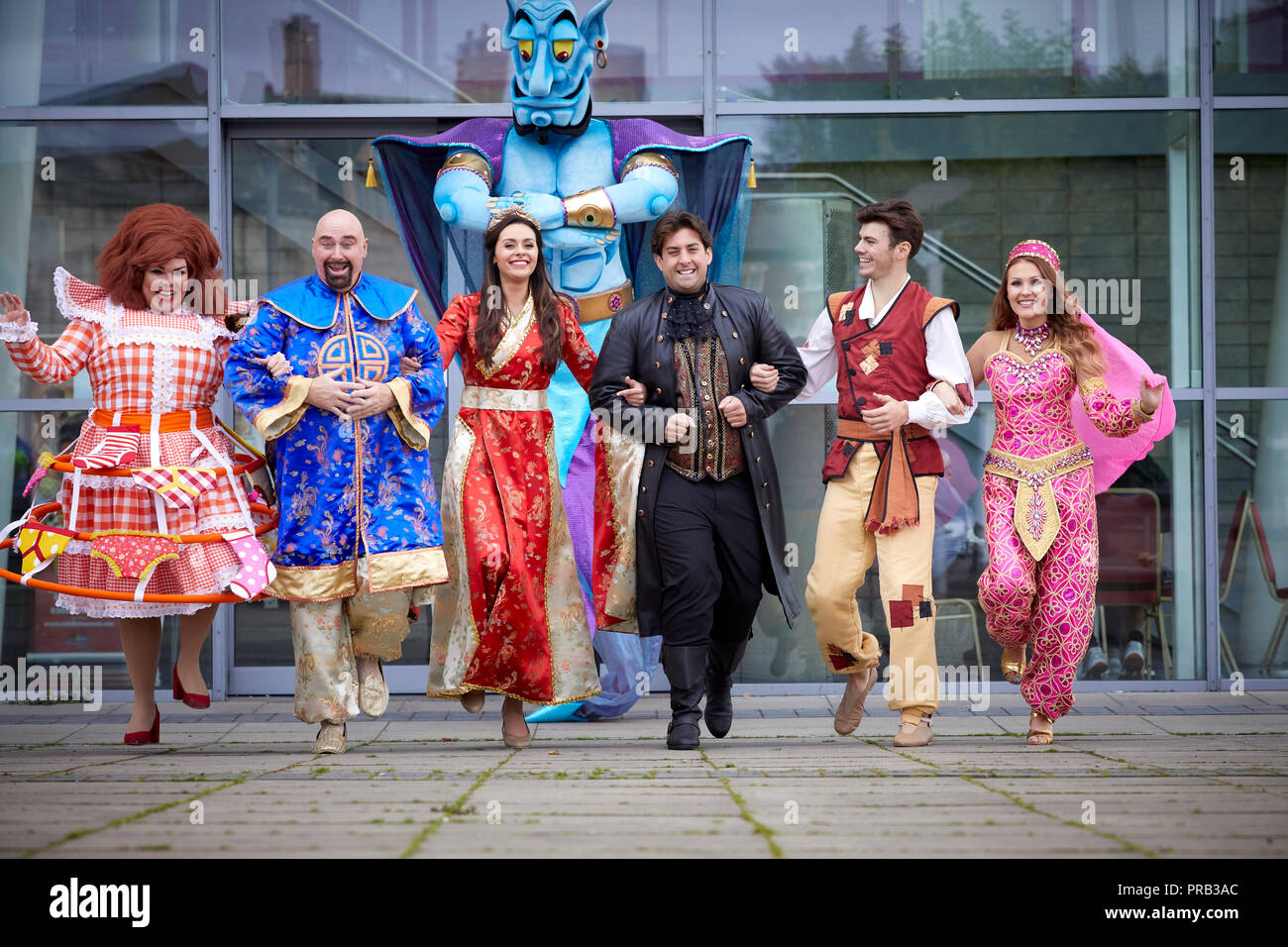 Greater Manchester, UK 1. Okt 2018. James Argent aus der einzige Weg ist Essex Sterne in Aladdin in Middleton Arena in Greater Manchester Credit: Mark Waugh/Alamy leben Nachrichten Stockfoto