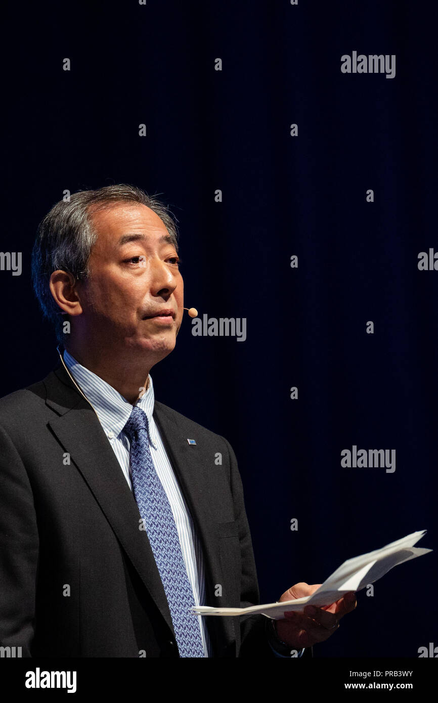 01 Oktober 2018, Bremen: 01. Oktober 2018, Deutschland, Bremen: Hiroshi Yamakawa, Präsident der Japan Aerospace Exploration Agency (JAXA), spricht an der 69. Internationalen Astronautischen Kongress (IAC). Mehr als 4000 internationalen Wissenschaftlern werden erwartet in den größten Platz der Welt Kongress zu nehmen, so die Veranstalter. Veranstalter sind das Zentrum für Angewandte Raumfahrttechnologie und Mikrogravitation (ZARM) und das Land Bremen. Foto: mohssen Assanimoghaddam/dpa Stockfoto