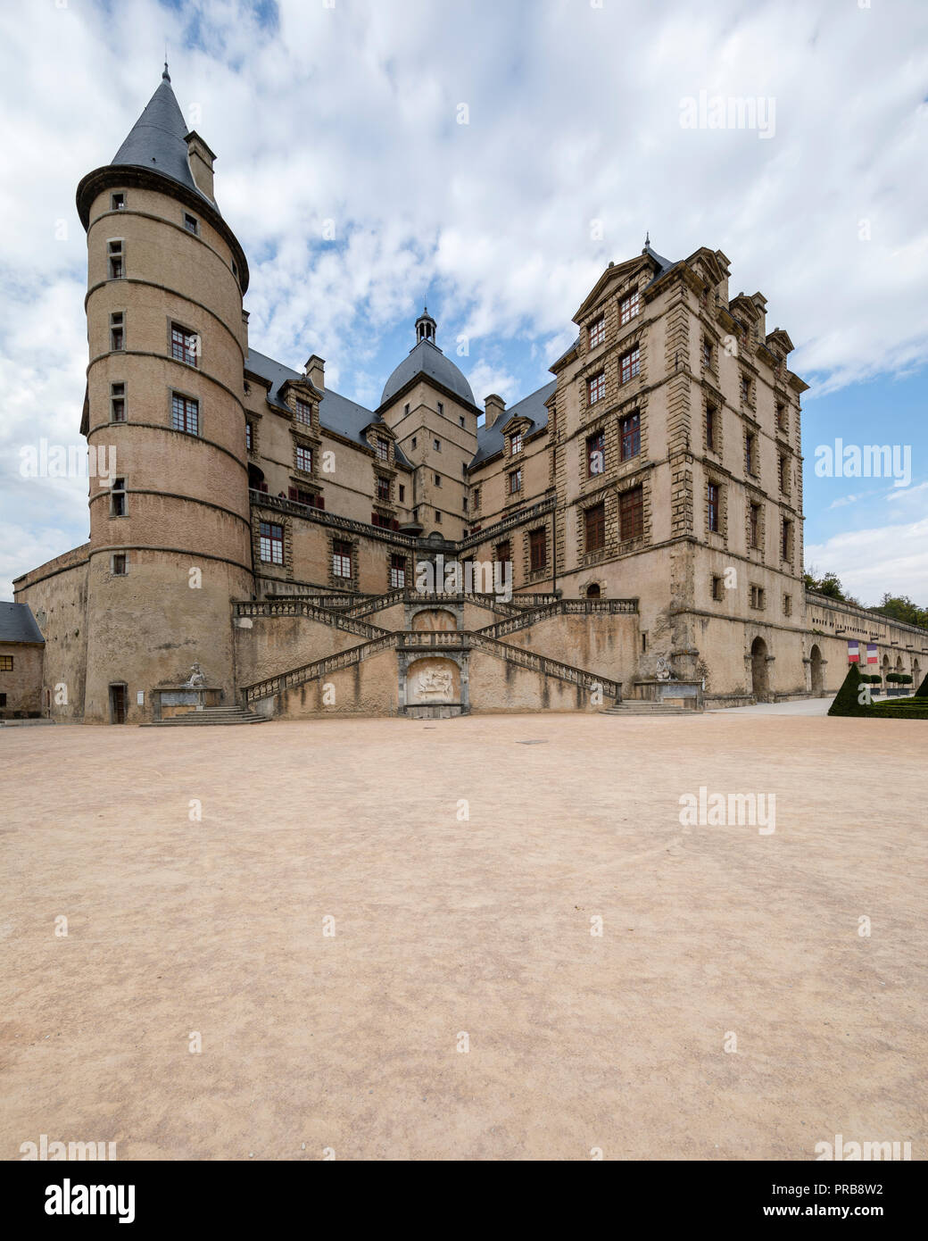 Bresson, Frankreich, 30. September 2018: Chateau de Bresson ist ein berühmtes Schloss der Dauphine Region. Es ist nun das Museum der Französischen Revolution. Stockfoto