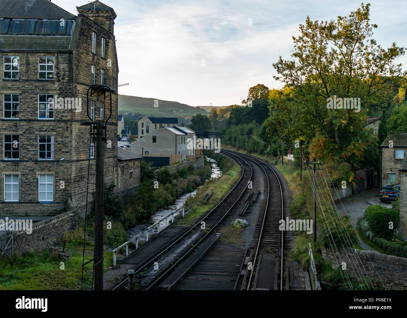 Anfang Herbst morgen im berühmten Dorf Haworth in West Yorkshire, der Heimat der Bronte Schwestern und ein fantastisches Steam Railway Stockfoto