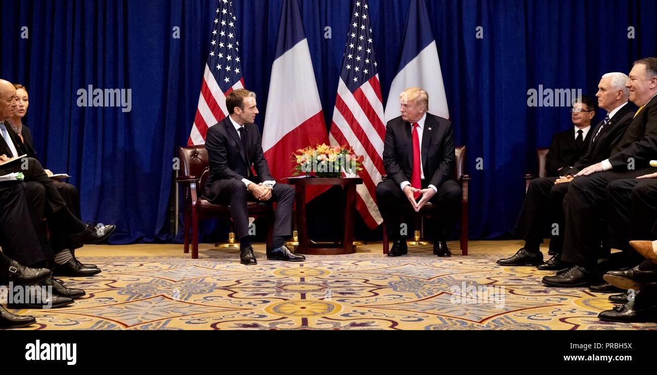 Us-Präsident Donald Trump bei einem bilateralen Treffen mit dem französischen Präsidenten Emmanuel längestrich am Rande der Generalversammlung der Vereinten Nationen treffen September 24, 2018 in New York, New York. Stockfoto