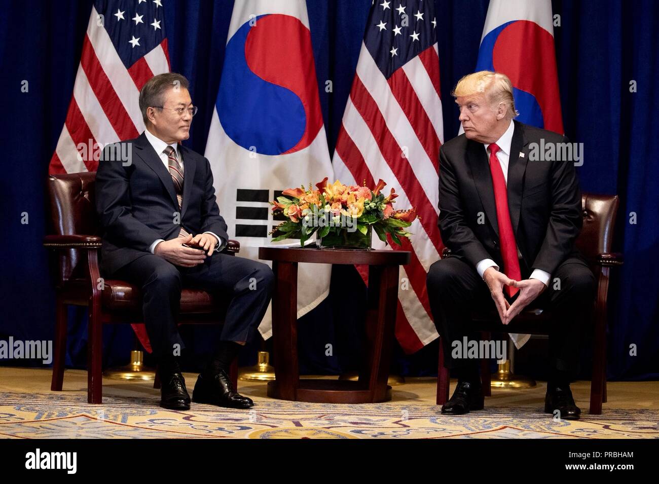 Us-Präsident Donald Trump bei einem bilateralen Treffen mit dem südkoreanischen Präsidenten Moon Jae-in am Rande der Generalversammlung der Vereinten Nationen treffen September 24, 2018 in New York, New York. Stockfoto