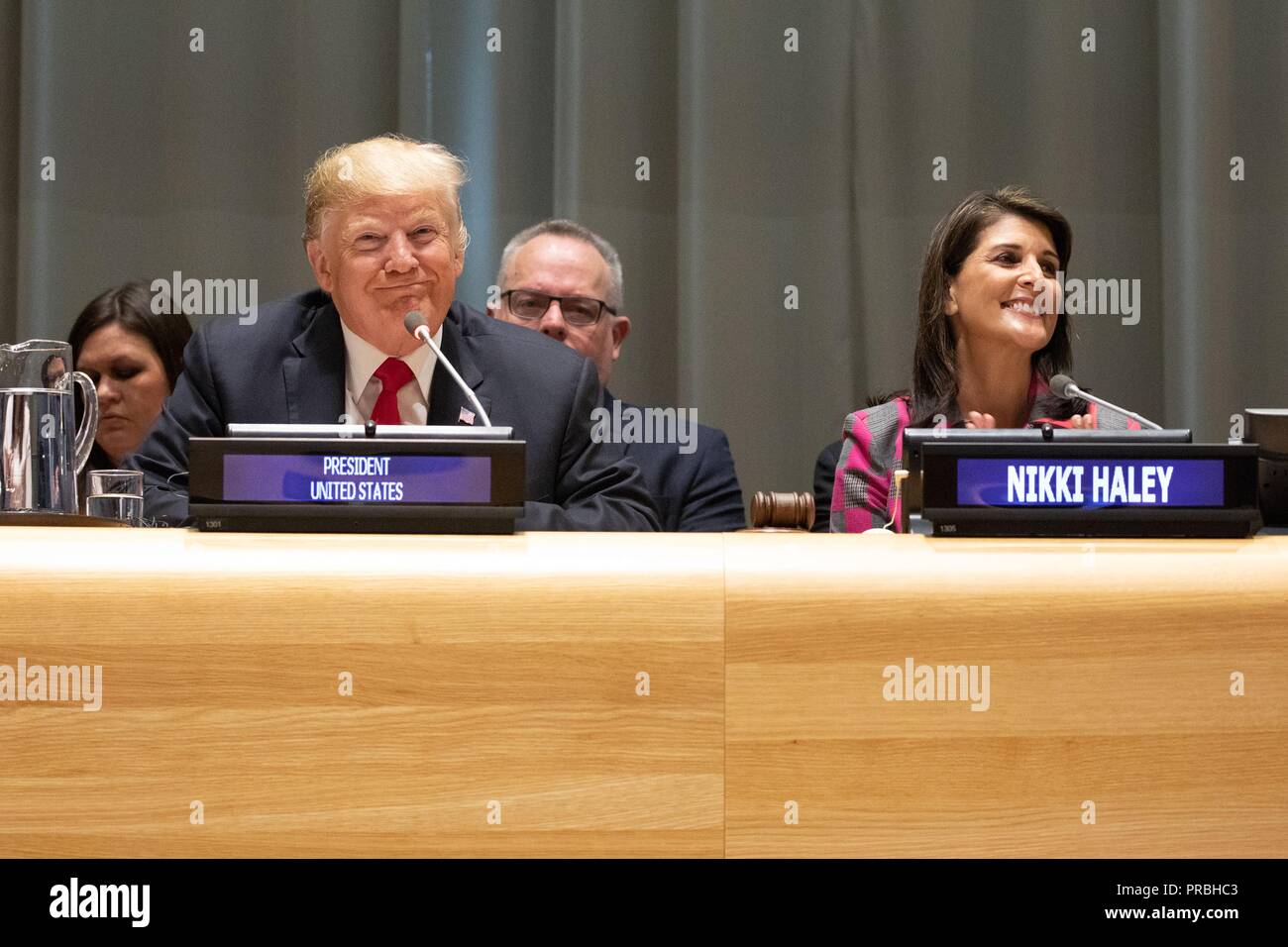 Us-Präsident Donald Trump und UN-Botschafter Nikki Haley in einem Weltweiten Aufruf zur Aktion zum Drogenproblem am Hauptsitz der Vereinten Nationen September 24, 2018 in New York City, New York, teil. Stockfoto