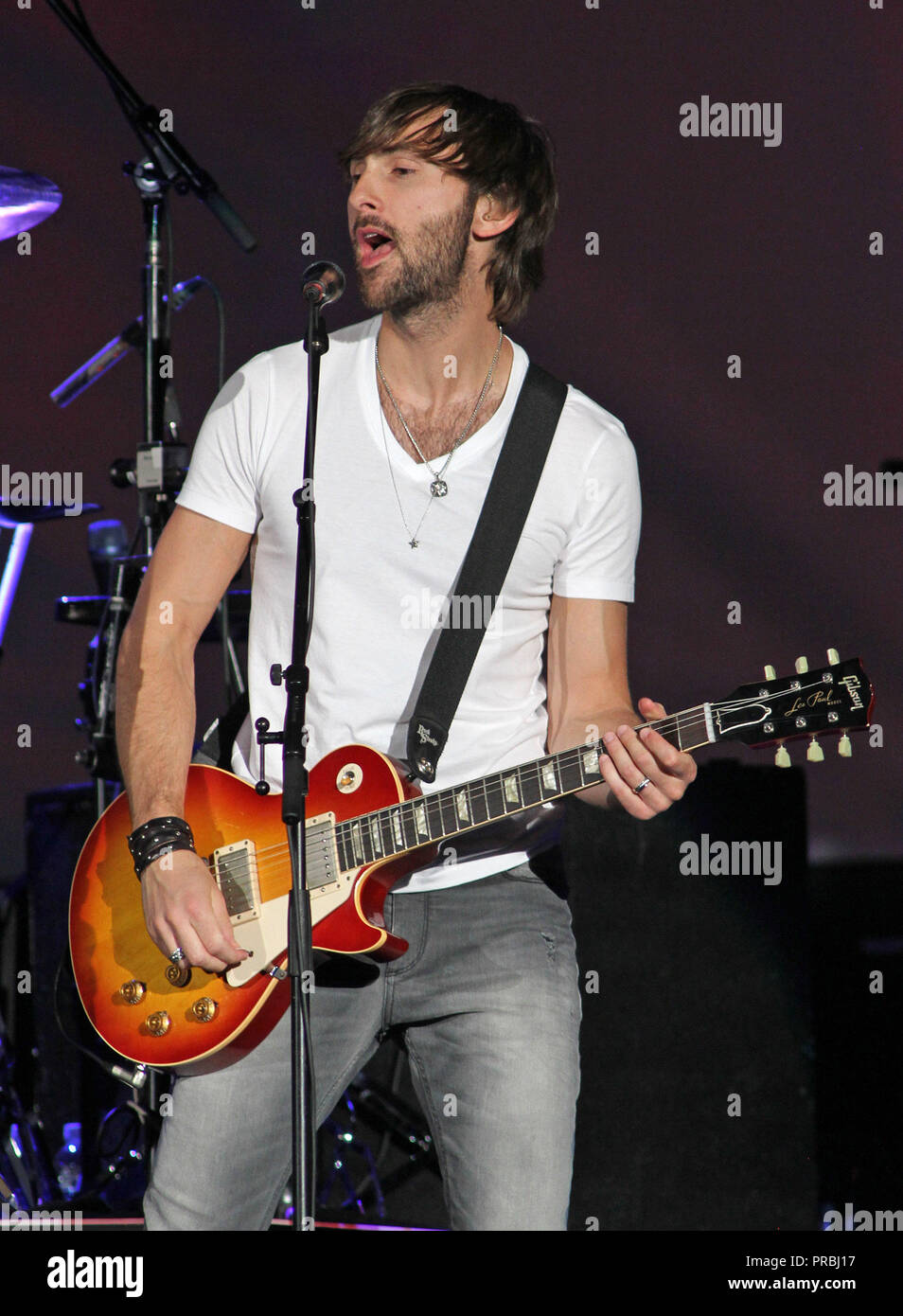 Dave Haywood mit Lady Antebellum führt in Konzert beim Cruzan Amphitheater in West Palm Beach, FL am 12. Mai 2012. Stockfoto