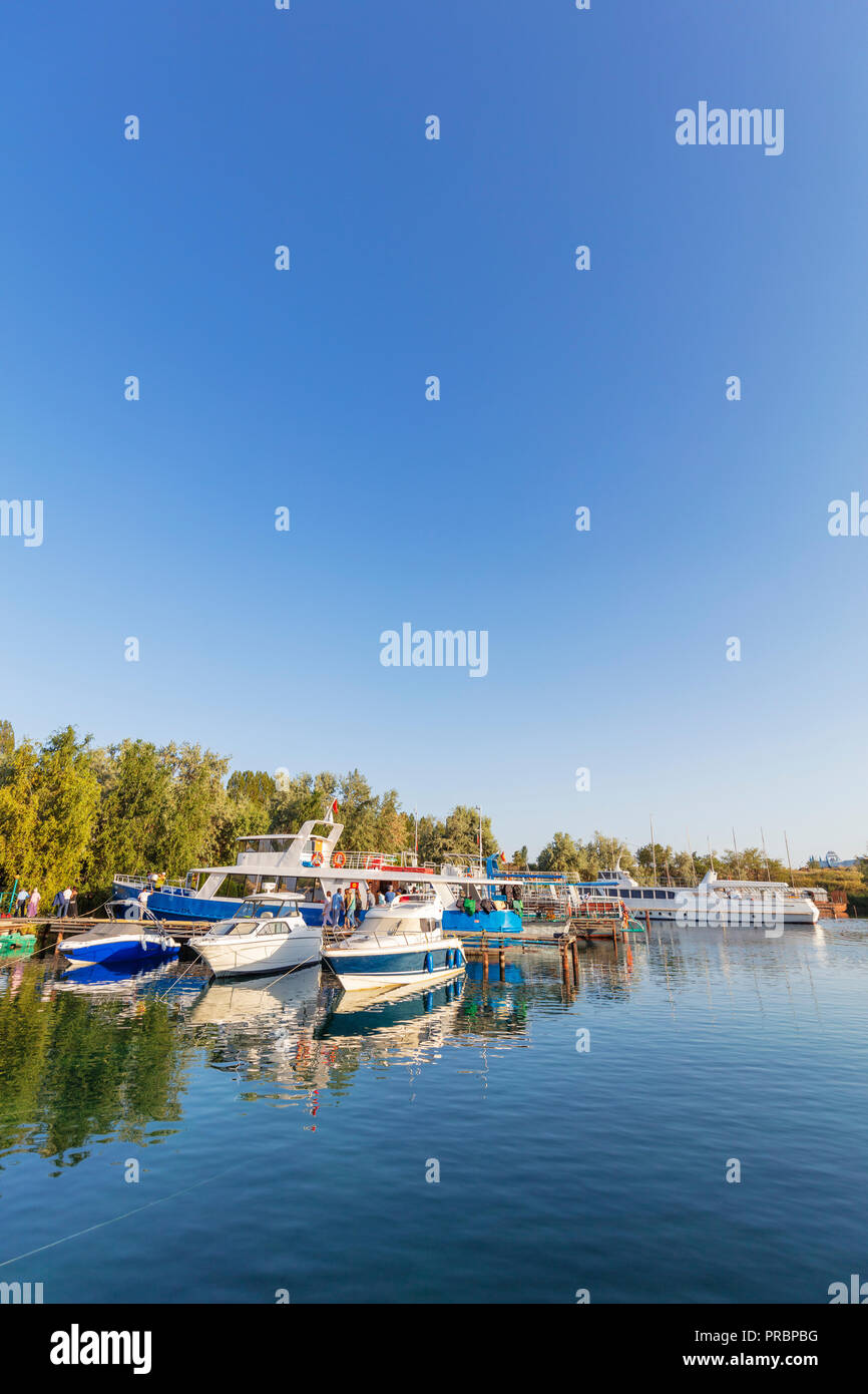 Zentrales Asien, Kirgisistan, Issyk Kol, Cholpon Ata Yacht Club Stockfoto