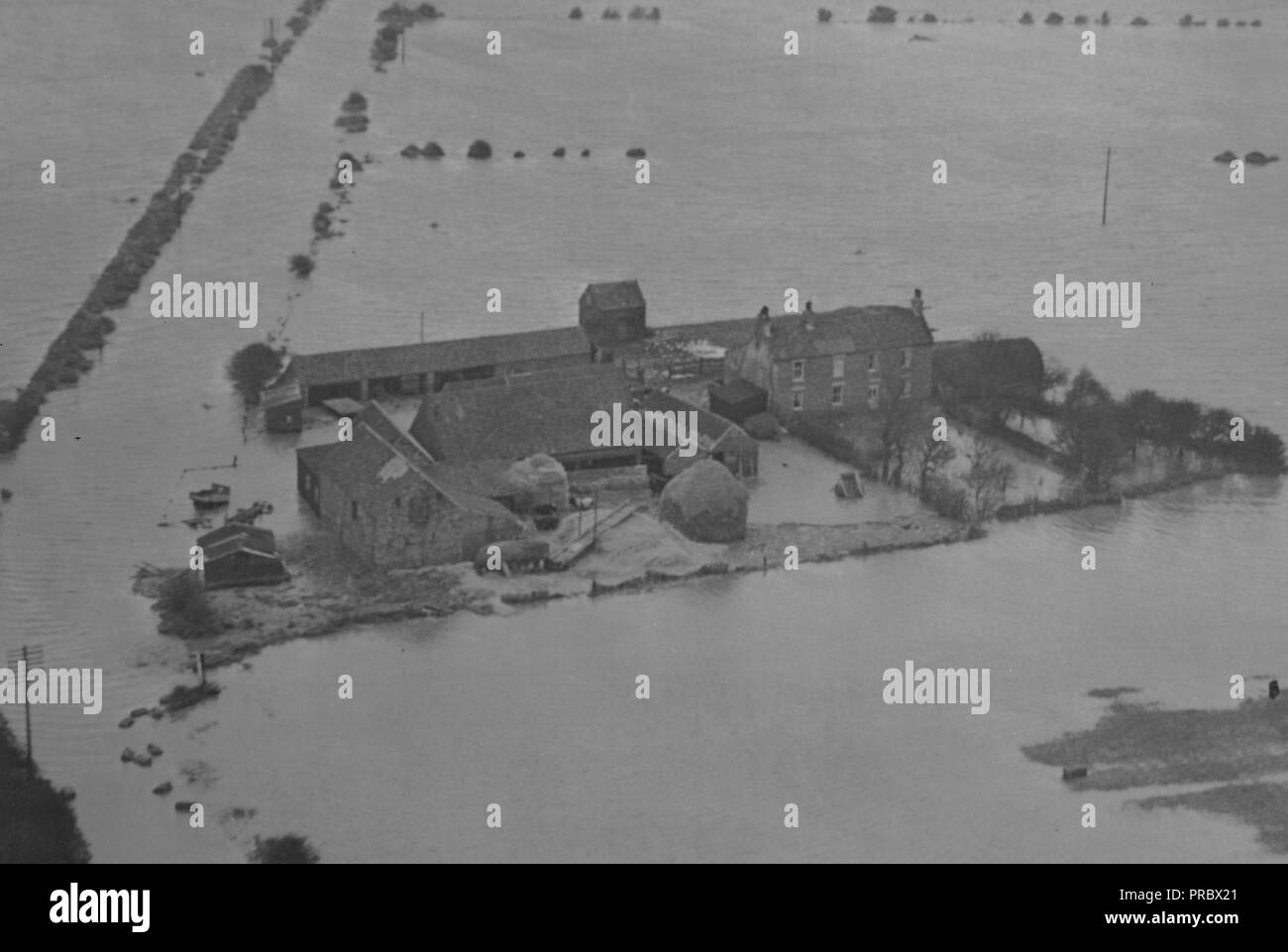 Halb versunkenen Häuser umgeben von Verbreitung Hochwasser an Mablethorpe, der Lincolnshire coast Stadt schwer getroffen durch das Wochenende Hochwasser durch die weit verbreitete gales. Stockfoto