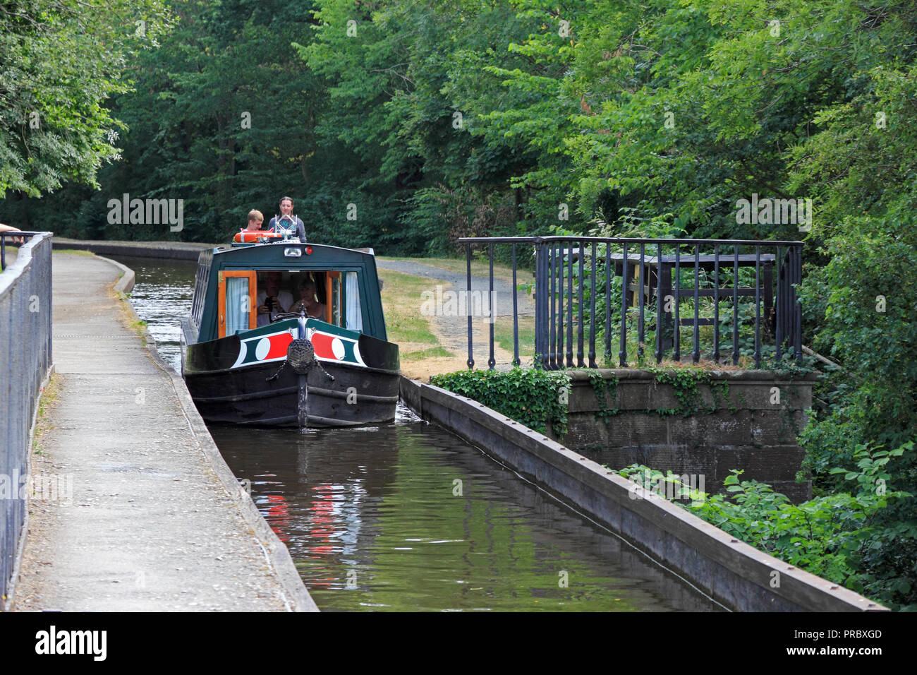 Schmale boot Eingabe der Pontcysyllte Aqueduct auf Llangollen Canal Stockfoto