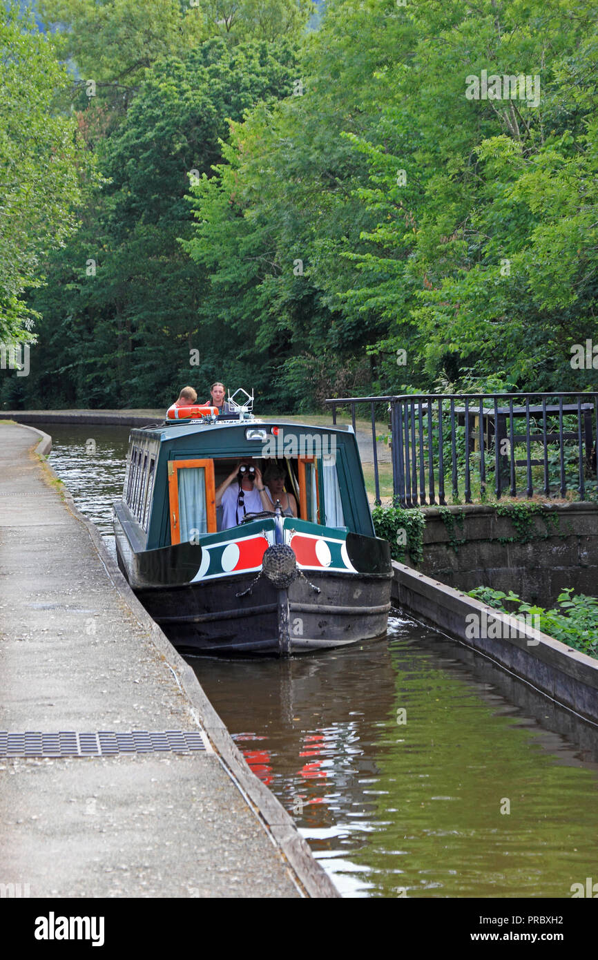 Schmale boot Eingabe der Pontcysyllte Aqueduct auf Llangollen Canal Stockfoto