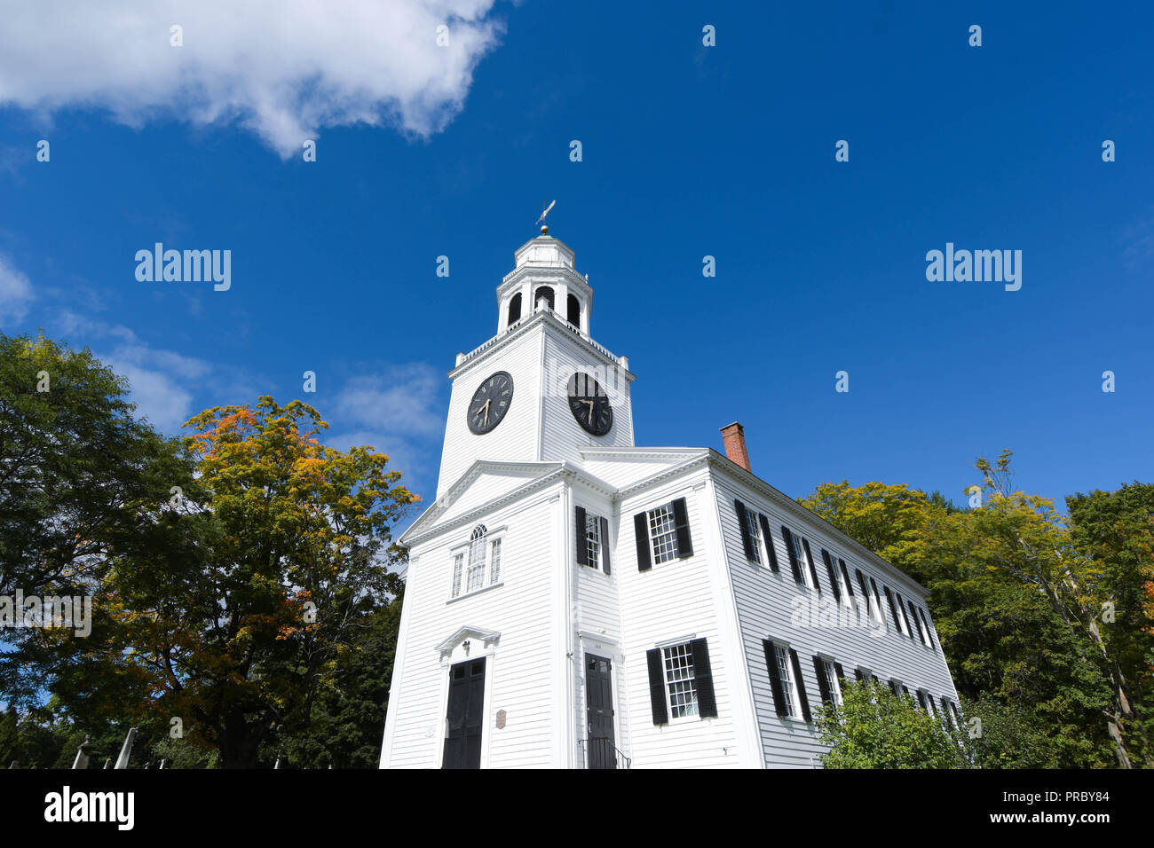 Die Kirche auf dem Hügel, in einer Gemeindekirche in 1805 in Nantucket, Massachusetts gebaut, im frühen Herbst Stockfoto