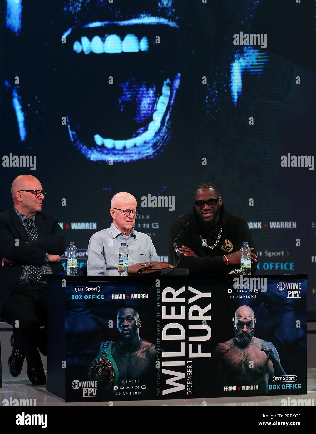 Deontay Wilder (rechts) und der Promoter Lou DiBella (links) während einer Pressekonferenz auf BT Sport Studio, London. PRESS ASSOCIATION Foto. Bild Datum: Montag, 1. Oktober 2018. Siehe PA Geschichte BOXING Fury. Photo Credit: Steven Paston/PA-Kabel. Stockfoto