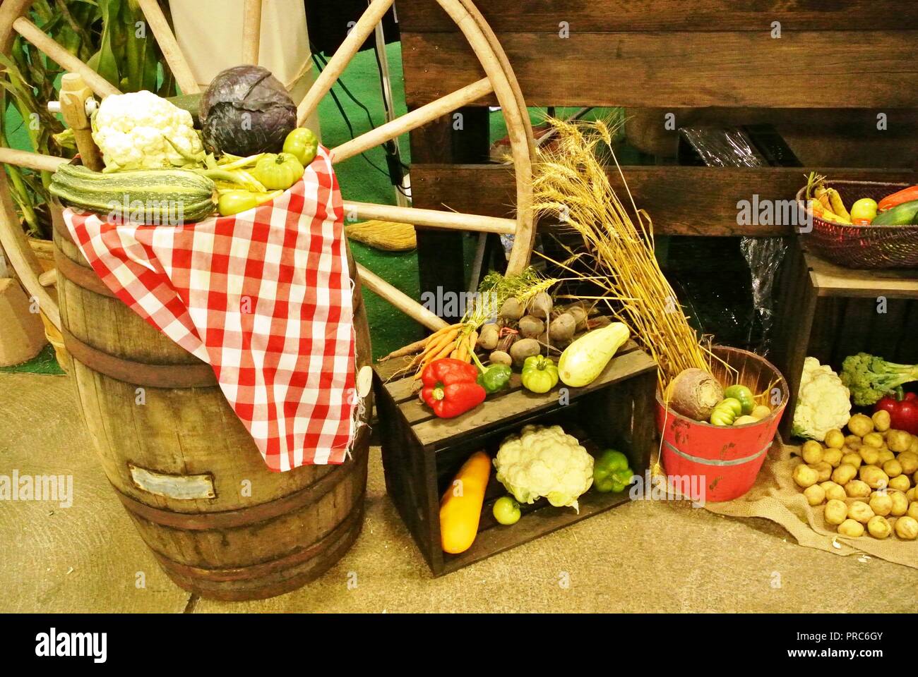Eine schöne Anzeige von frischem Gemüse und Obst, ein ökonomisches Konzept für frisches Obst und Gemüse, Prince Edward Island, Kanada Stockfoto