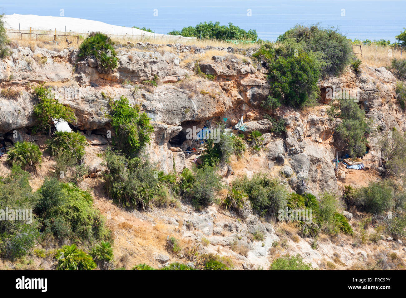 Obdachlosigkeit, Menschen, die in Höhlen, Maro, Malaga, Spanien Stockfoto