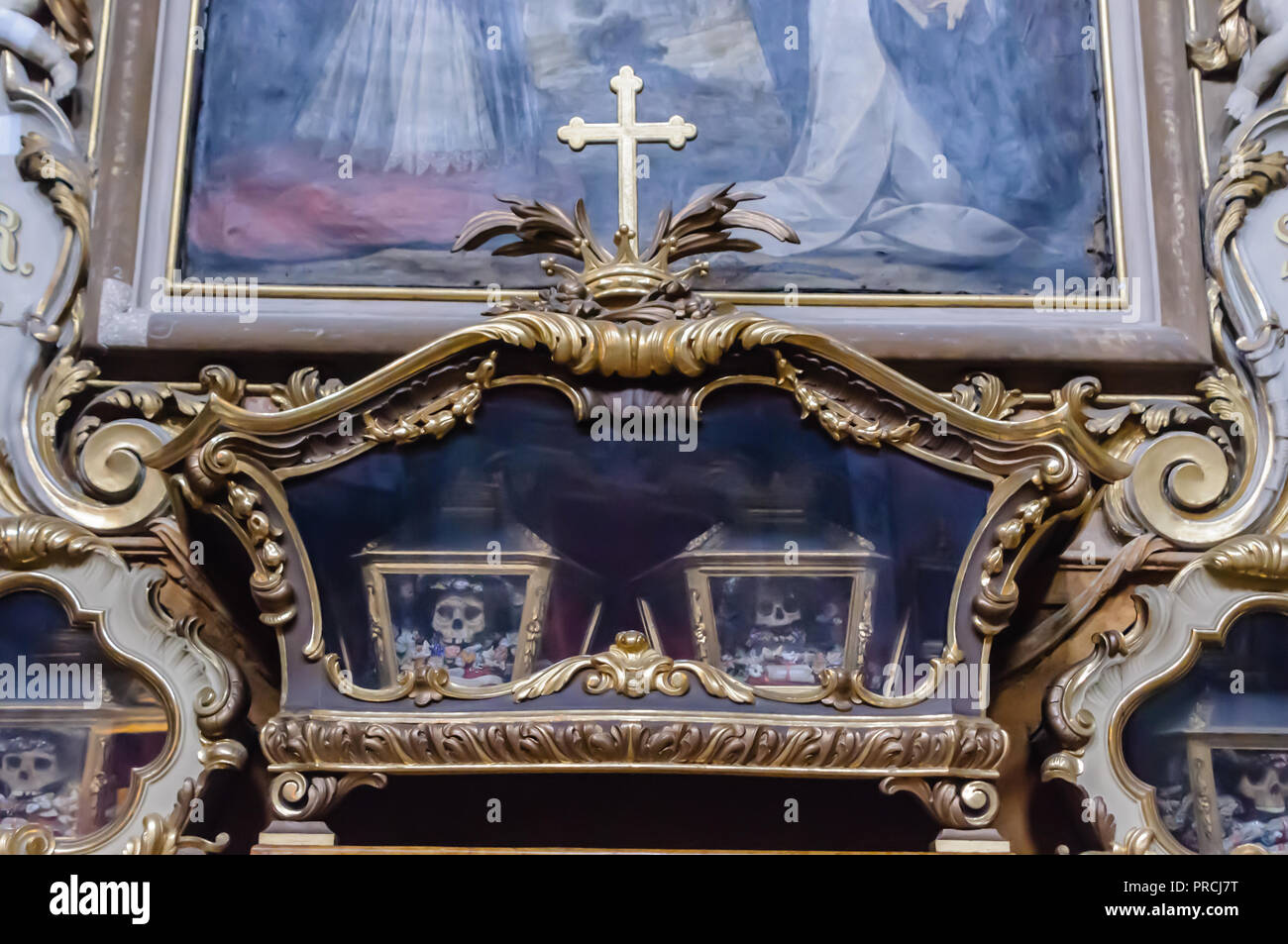 Schädel Reliquien in der Chiesa di Sant'Agata Del Carmine, in Citta Alta, Bergamo, Italien Stockfoto