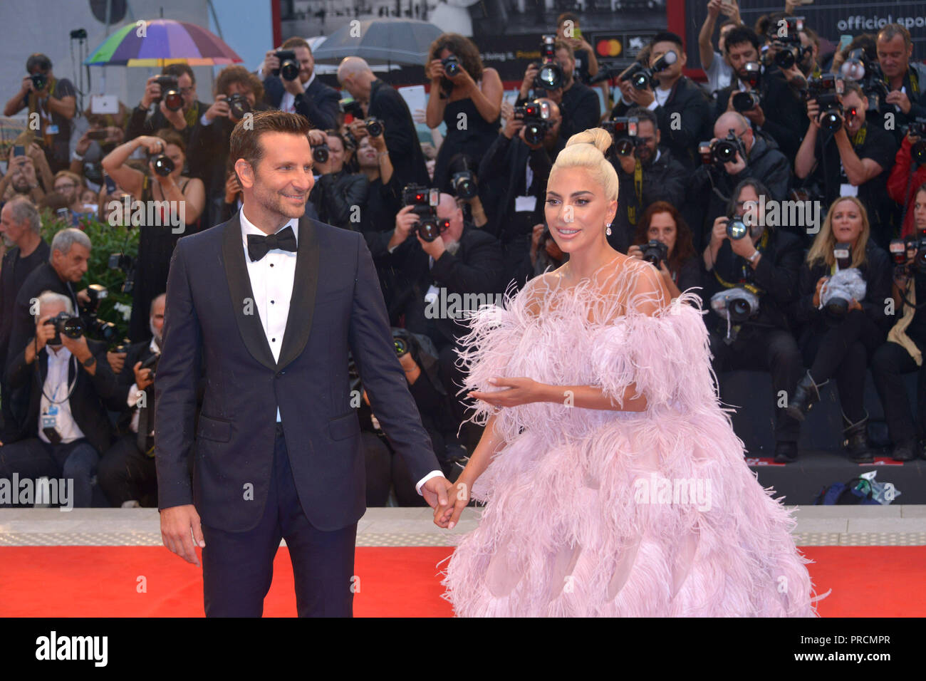 75. Internationalen Filmfestival von Venedig - "Ein Star wird geboren" - Premiere mit: Lady Gaga, Bradley Cooper, Wo: Venedig, Italien Wann: 31 Aug 2018 Quelle: IPA/WENN.com ** Nur für die Veröffentlichung in Großbritannien, den USA, Deutschland, Österreich, Schweiz ** verfügbar Stockfoto 75. Internationalen Filmfestival von Venedig - "Ein Star wird geboren" - Premiere mit: Lady Gaga, Bradley Cooper, Wo: Venedig, Italien Wann: 31 Aug 2018 Quelle: IPA/WENN.com ** Nur für die Veröffentlichung in Großbritannien, den USA, Deutschland, Österreich, Schweiz ** verfügbar Stockfoto
