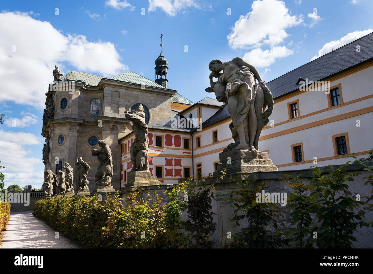 Die Allegorien der Tugenden und Laster Statuen von Matyas Braun an Kuks, Hradec Kralove Region, Bezirk Trutnov, Tschechien, sonnigen Herbsttag Stockfoto