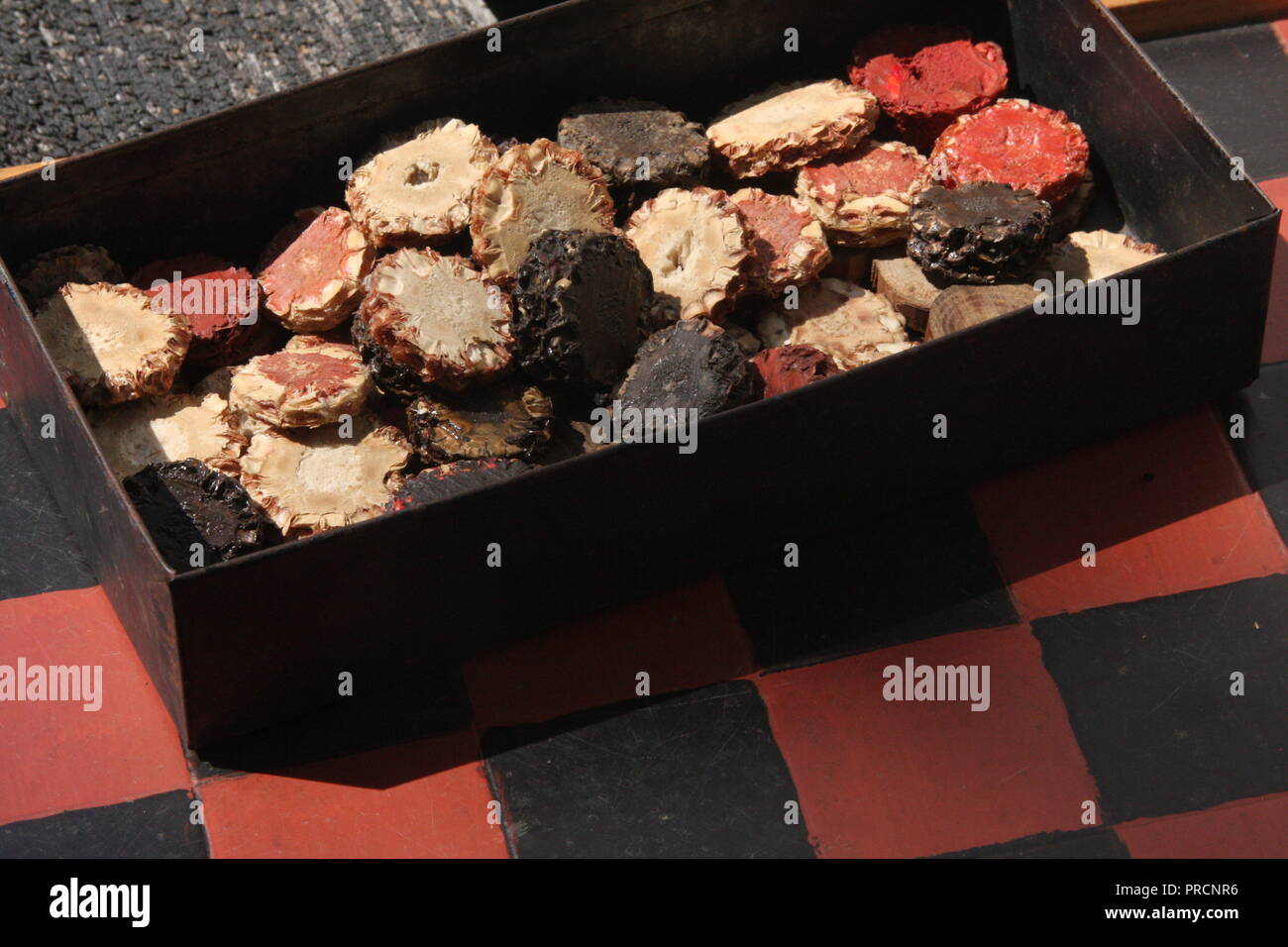 Primitive handgemachte Entwürfe / Dame Spiel. Historische Johnson Farm, Blue Ridge Parkway, VA, USA Stockfoto