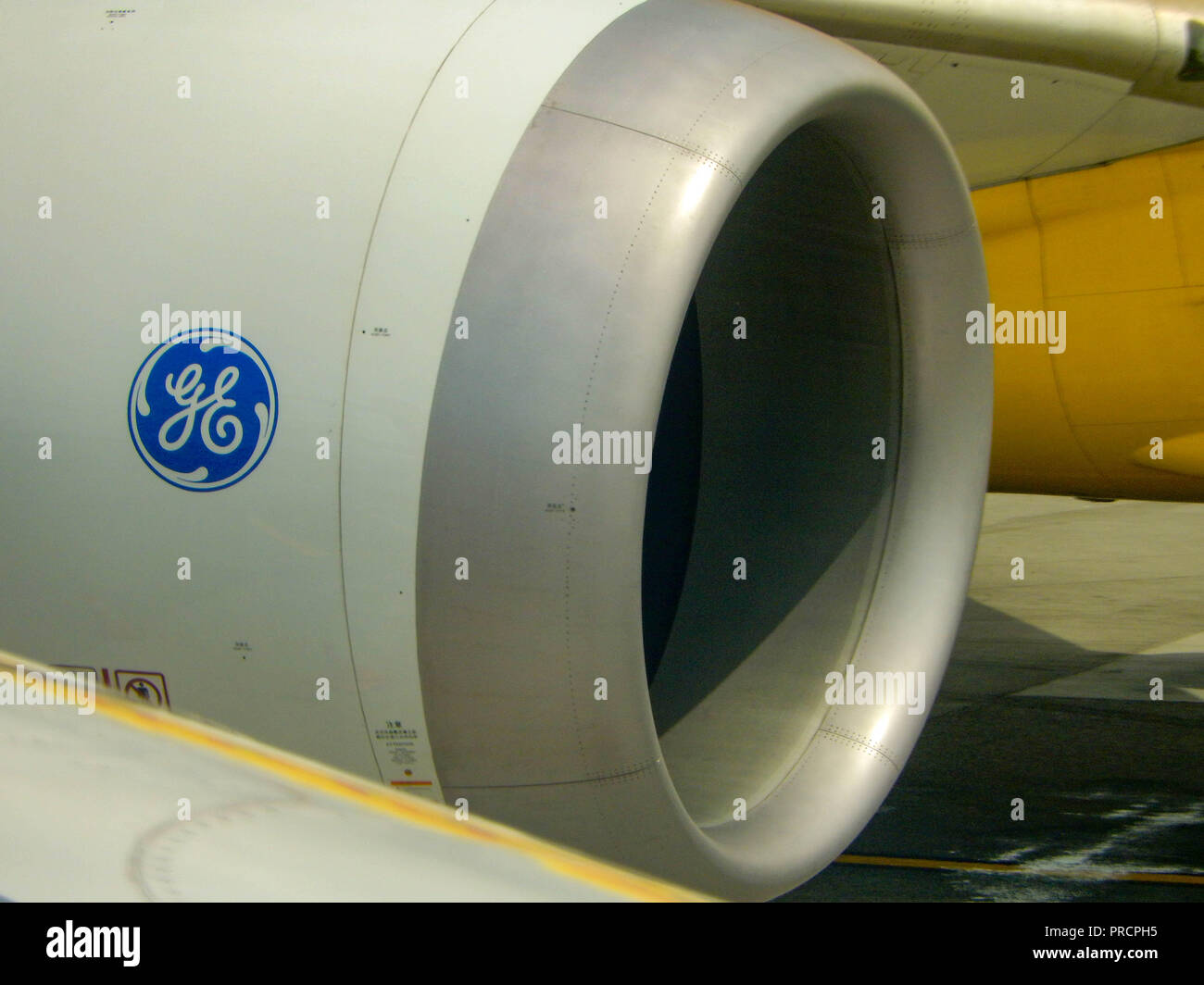 Flughafen Seattle Tacoma, WA, USA - JUNI 2018: Nahaufnahme eines General Electric GEnx Jet Engine mit einer Boeing 787 Dreamliner in Seattle Tacoma Airport. Stockfoto