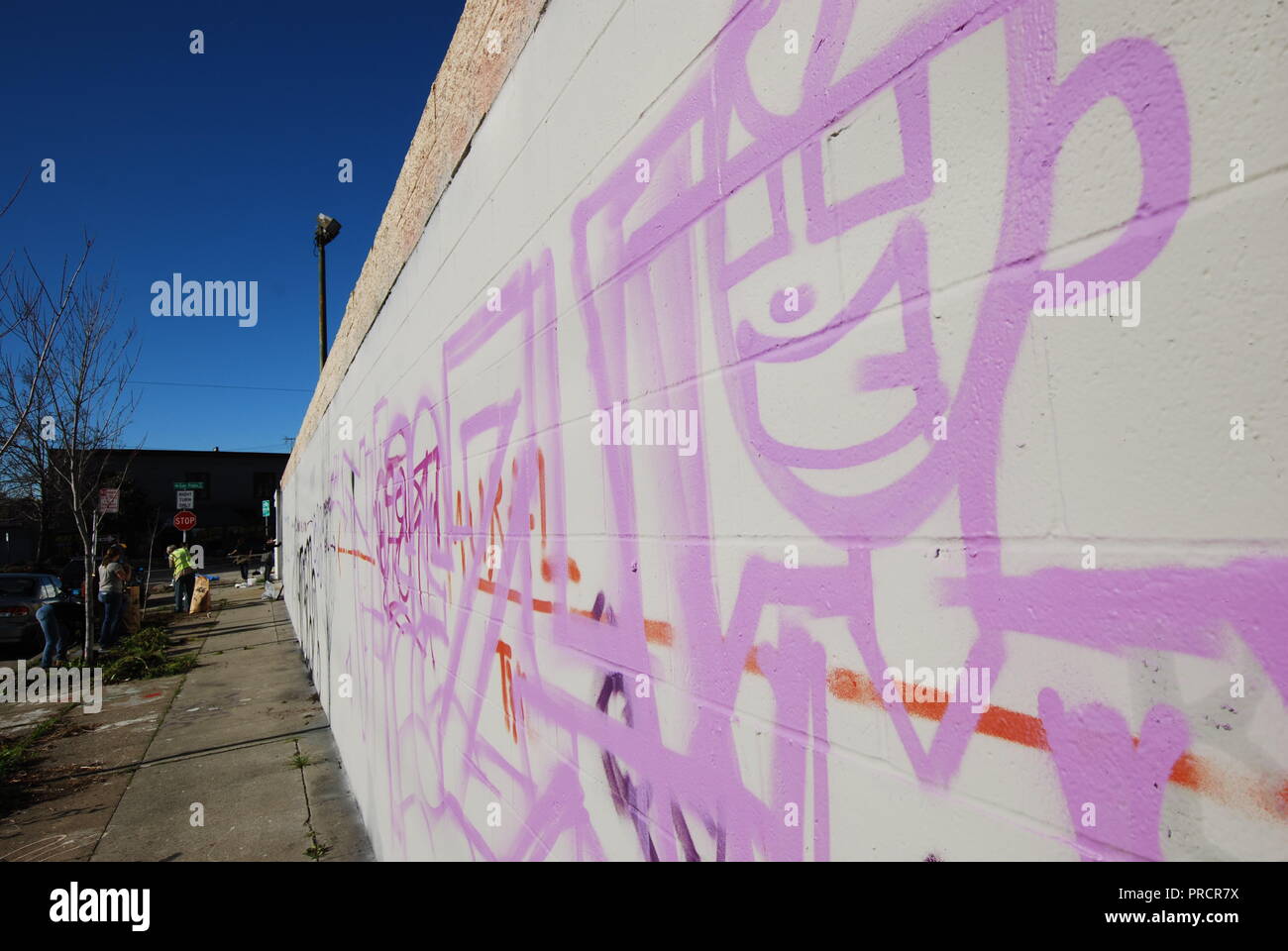 Ein Wandbild unterwegs auf 30th Street in der Nähe von San Pablo Avenue im Westen Oakland. Stockfoto