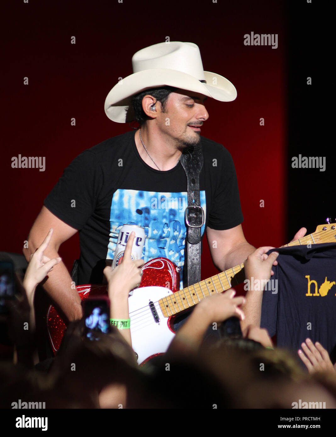 Brad Paisley führt in Konzert beim Cruzan Amphitheater in West Palm Beach, Florida, am 16. August 2014. Stockfoto