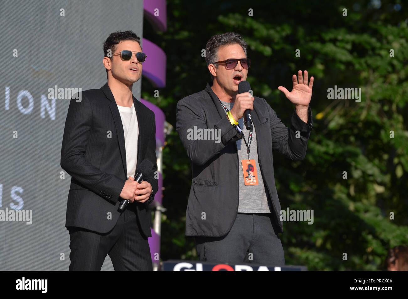 Rami Malek und Mark Ruffalo auf der Bühne während des Global Citizen Konzert 2018 im Central Park, große Liegewiese am 29. September 2018 in New York City. Stockfoto