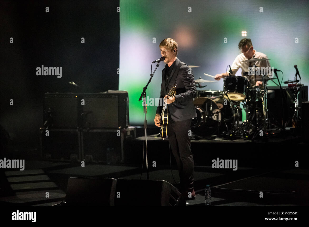 Dänemark, Kopenhagen - 27. August 2017. Die US-amerikanische Rockband Interpol führt ein Live Konzert am DR Koncerthuset in Kopenhagen. Hier Gitarrist und Sänger Paul Banks ist live auf der Bühne gesehen. (Foto: Gonzales Foto - Kasper Maansson). Stockfoto