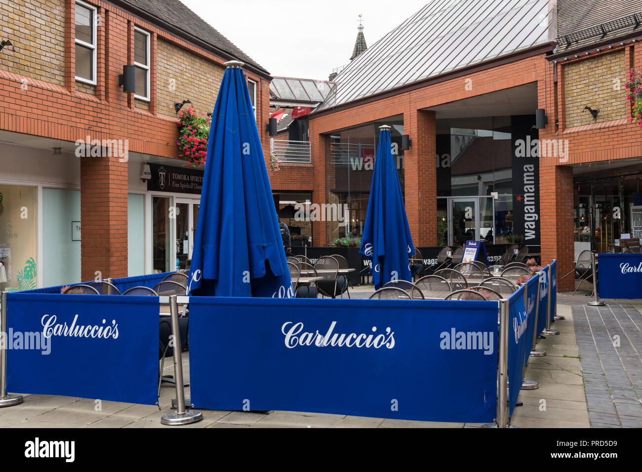 Carluccio's Restaurant speisen im freien Raum in Christopher Shopping Centre, St. Albans, Hertfordshire, England, UK Stockfoto