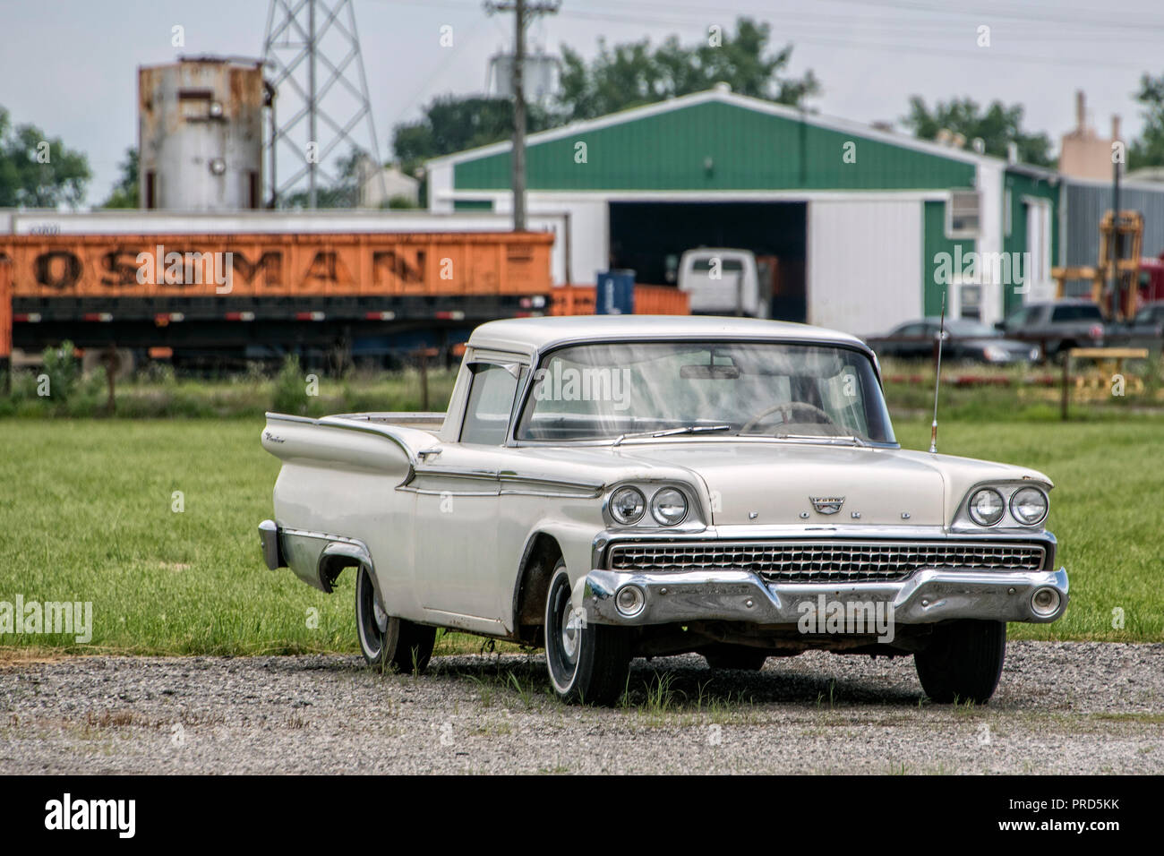 Ford Ranchero im Country Classic Cars GMBH Autohaus auf der Route 66,  Staunton, Illinois, USA Stockfotografie - Alamy