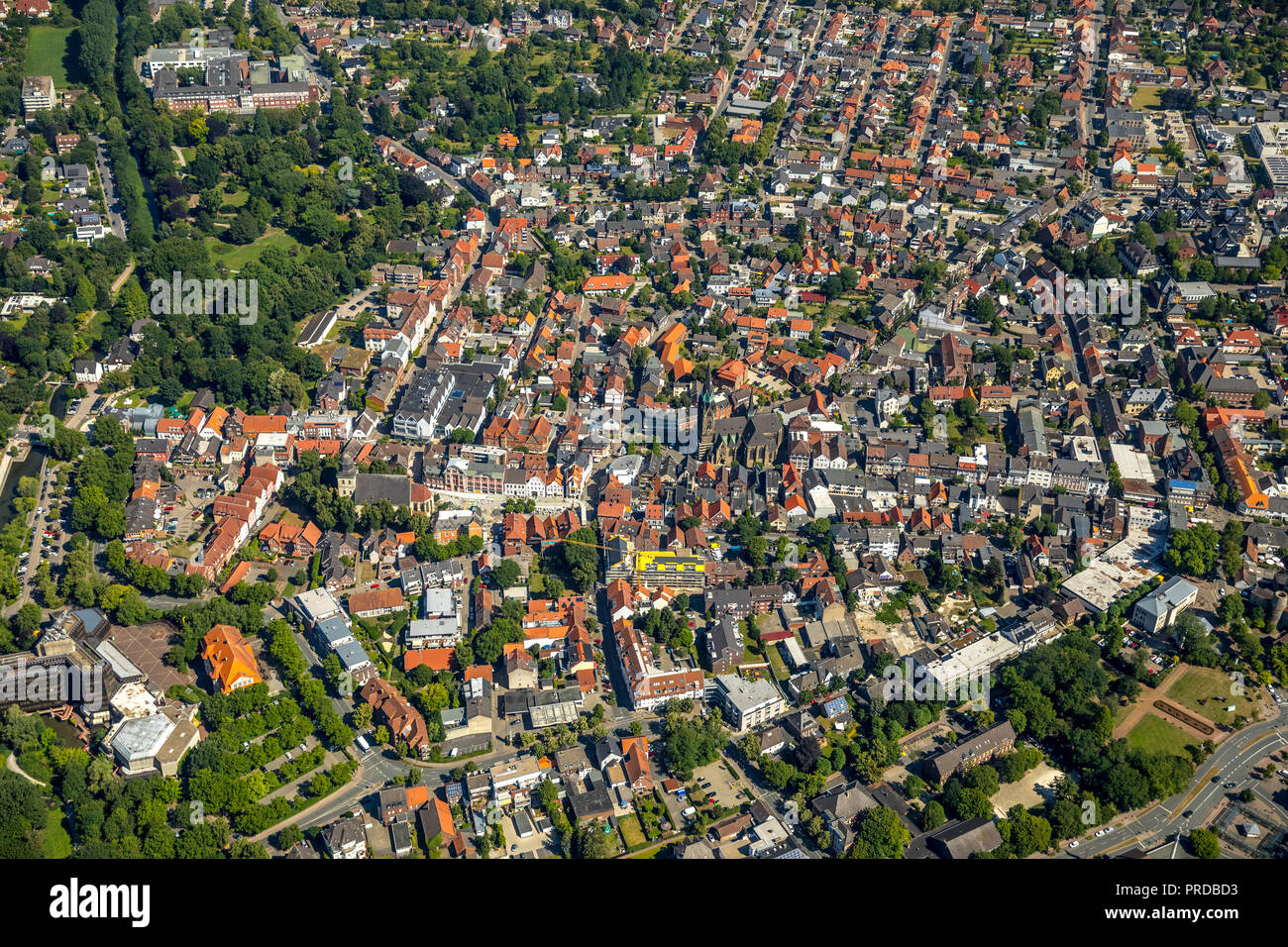 Luftaufnahme, Zentrum der Stadt Ahlen mit St. Marien Kirche, Ahlen, Ruhrgebiet, Nordrhein-Westfalen, Deutschland Stockfoto