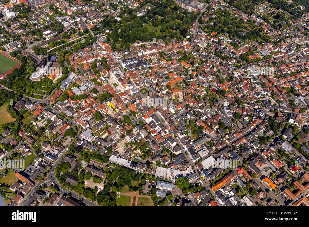 Luftaufnahme, Zentrum der Stadt Ahlen mit St. Marien Kirche, Marienplatz, Ahlen, Ruhrgebiet, Nordrhein-Westfalen, Deutschland Stockfoto