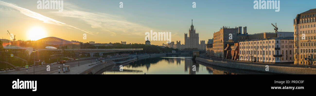 Moskau Russland, sunrise panorama Skyline der Stadt an der Moskwa Stockfoto
