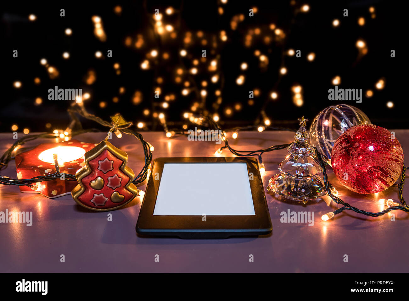 E Reader auf ebener Fläche, perspektivische Ansicht, Weihnachten Thema Stockfoto