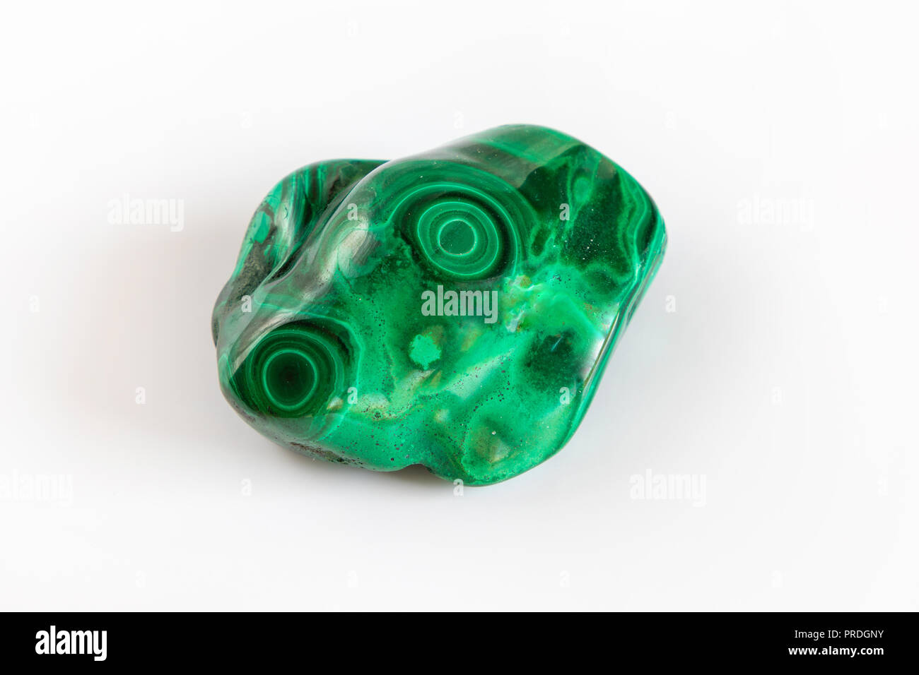 Eine Probe der Mineral Malachit auf einem weißen Stockfoto