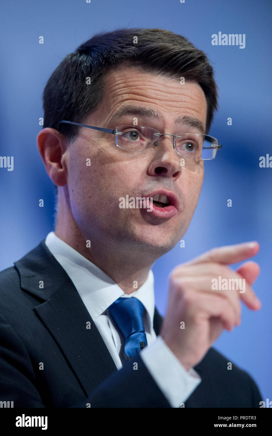 Birmingham, Großbritannien. 1. Oktober 2018. James Brokenshire, Staatssekretär für Wohnungswesen, Gemeinschaften und der lokalen Regierung und der konservative Abgeordnete für Alte Bexley und Sidcup, spricht auf dem Parteitag der Konservativen Partei in Birmingham. © Russell Hart/Alamy Leben Nachrichten. Stockfoto