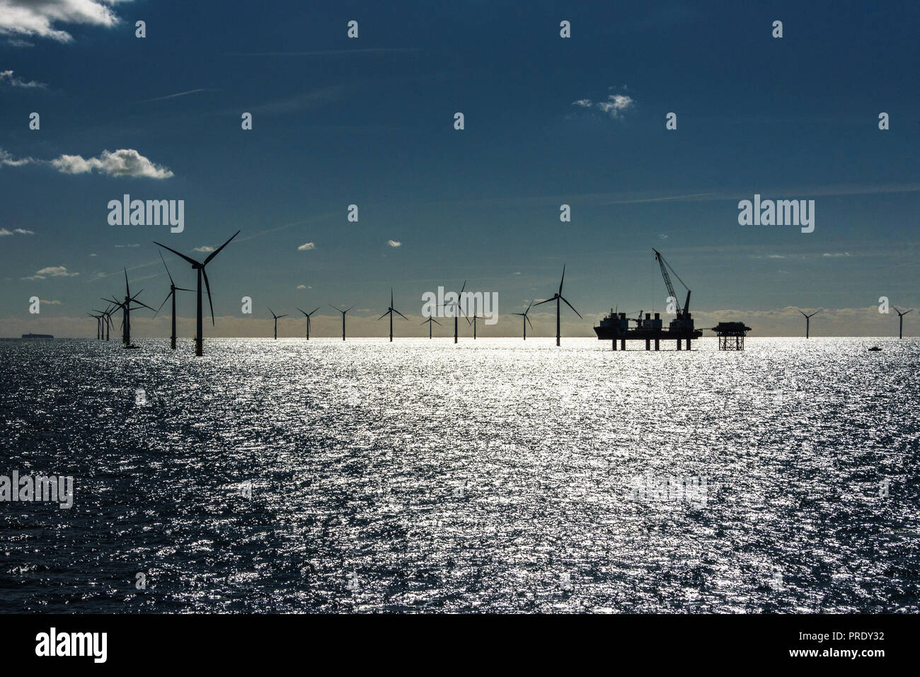 Newhaven, East Sussex, UK. 1. Okt 2018. Anzeigen von Windenergieanlagen als rapunzeln Offshore Wind Gäste feiern die Entwicklung und den Bau von rapunzeln Windpark vor der Küste von Sussex, mit einer Reise an Bord Transmanche Fähren Schiff Sieben Schwestern von Laboe. Foto © Julia Claxton Credit: Julia Claxton/Alamy leben Nachrichten Stockfoto