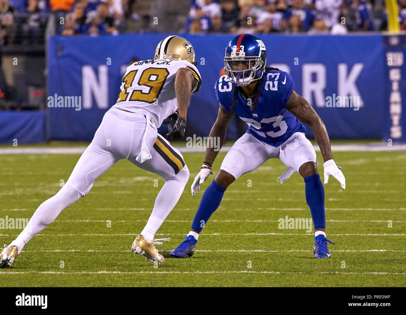 East Rutherford, New Jersey, USA. 1. Okt, 2018. New York Giants Defensive zurück B.W. Webb (23) verteidigt New Orleans Saints wide receiver Ted Ginn (19) Während ein NFL Spiel zwischen den New Orlean Heiligen und die New York Giants bei MetLife Stadium in East Rutherford, New Jersey. Die Heiligen die Riesen besiegte 33-18. Duncan Williams/CSM/Alamy leben Nachrichten Stockfoto