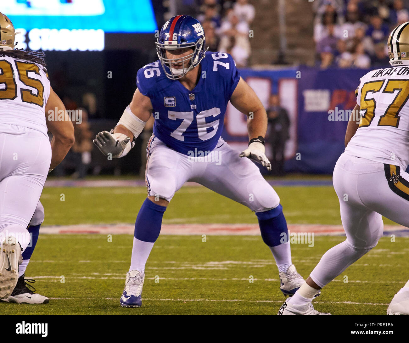East Rutherford, New Jersey, USA. 1. Okt, 2018. New York Giants beleidigender Gerät Nate Lötzinn (76) Während ein NFL Spiel zwischen den New Orlean Heiligen und die New York Giants bei MetLife Stadium in East Rutherford, New Jersey. Die Heiligen die Riesen besiegte 33-18. Duncan Williams/CSM/Alamy leben Nachrichten Stockfoto