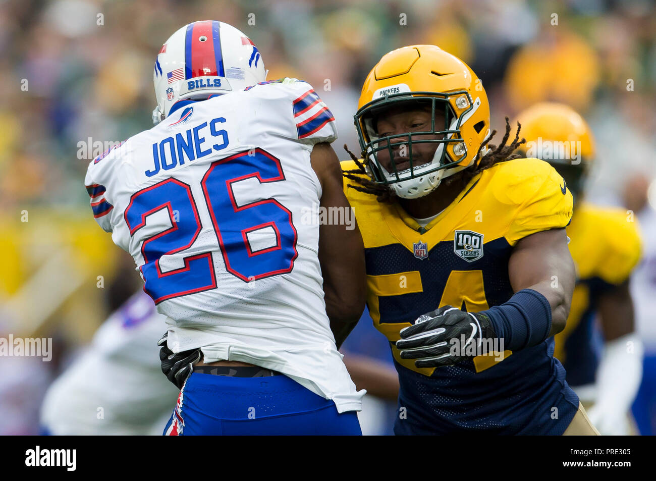 Green Bay, WI, USA. 30 Sep, 2018. Green Bay Packers linebacker James Crawford #54 Buffalo Bills zurück laufen Taiwan Jones # 26 Während der NFL Football Spiel zwischen den Buffalo Bills und den Green Bay Packers in Lambeau Field in Green Bay, WI packt. Green Bay besiegt Buffalo 22-0. John Fisher/CSM/Alamy leben Nachrichten Stockfoto