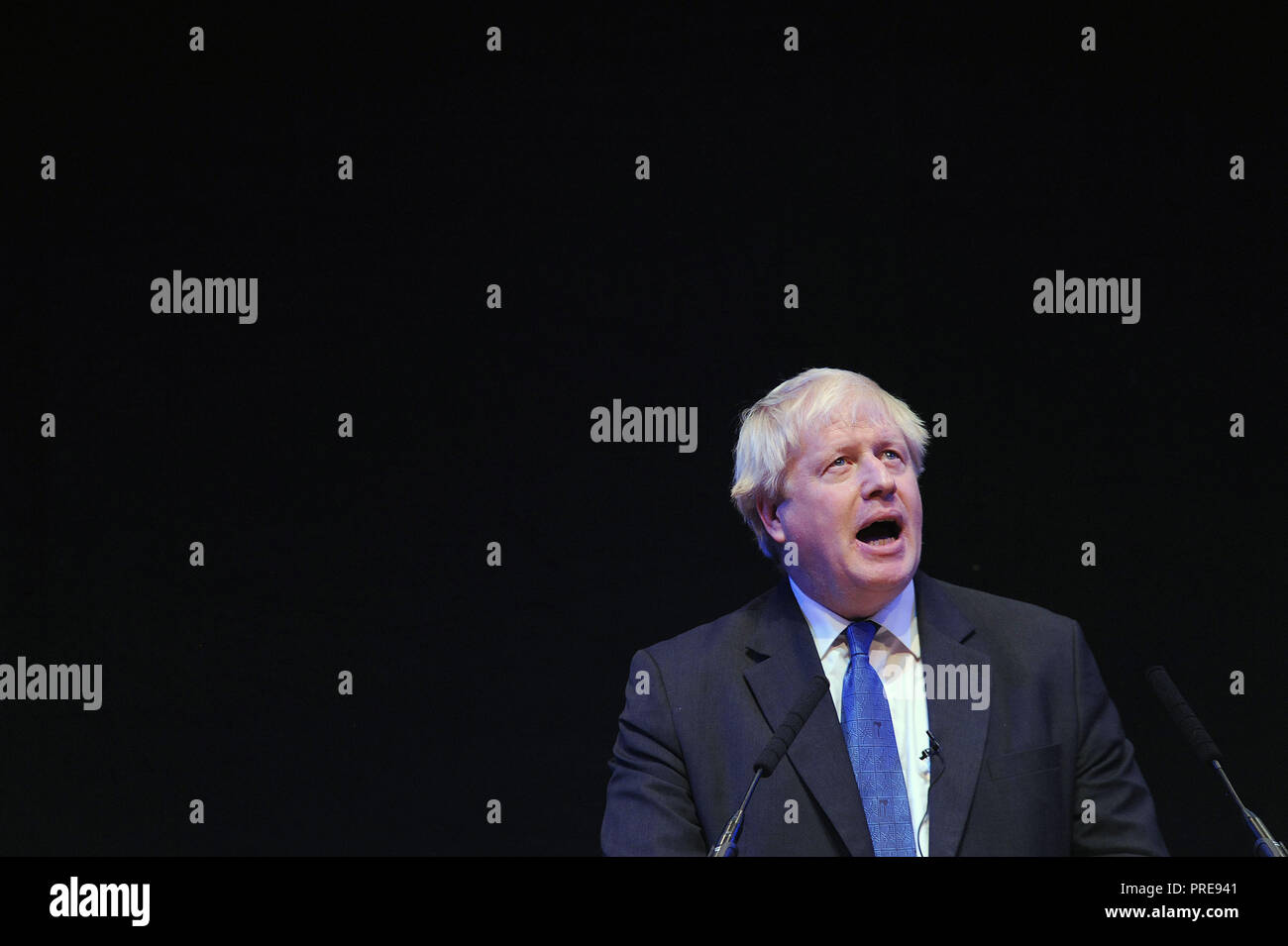 Birmingham, England. 2. Oktober, 2018. Boris Johnson MP ehemaliger Außenminister, seine Rede zu einer Randgruppe Treffen, das von "Konservativen Startseite ' auf der Sitzung am Nachmittag des dritten Tages der Konservativen Partei jährliche Konferenz im ICC organisiert. Kevin Hayes/Alamy leben Nachrichten Stockfoto