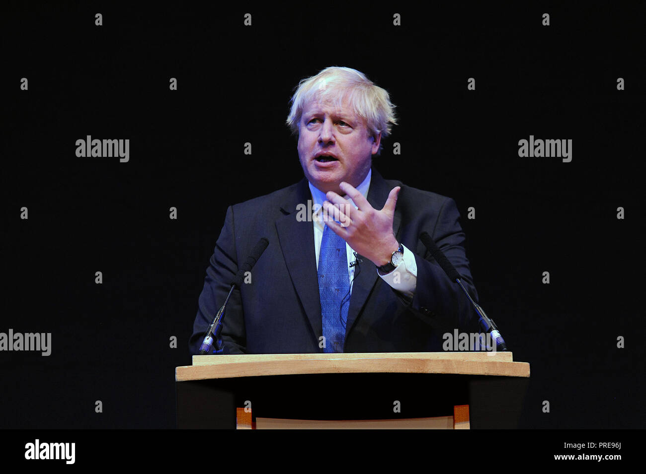 Birmingham, England. 2. Oktober, 2018. Boris Johnson MP ehemaliger Außenminister, seine Rede zu einer Randgruppe Treffen, das von "Konservativen Startseite ' auf der Sitzung am Nachmittag des dritten Tages der Konservativen Partei jährliche Konferenz im ICC organisiert. Kevin Hayes/Alamy leben Nachrichten Stockfoto