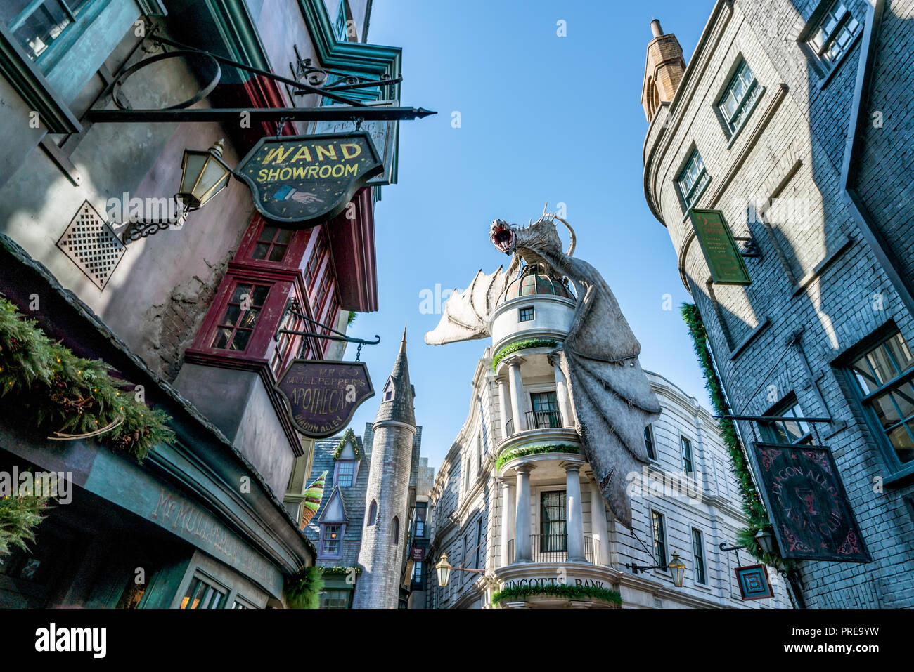 ORLANDO, Florida, USA - Dezember, 2017: Die magische Welt von Harry Potter - Der kultige Drachen in der Winkelgasse, Universal Studios Florida. Stockfoto