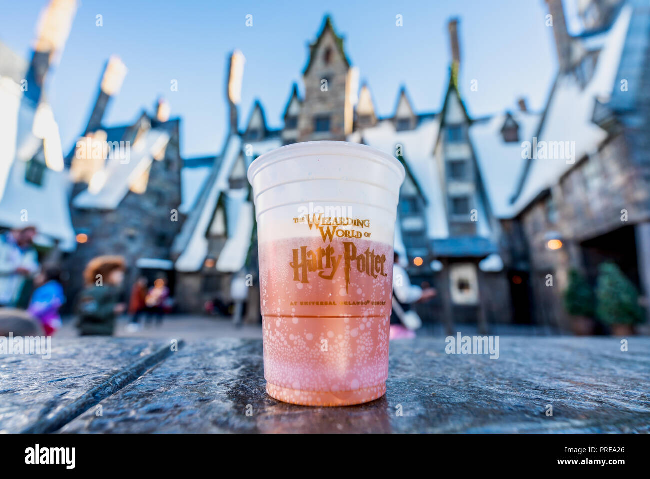 ORLANDO, Florida, USA - Dezember, 2017: BUTTERBIER, Trinken aus Harry Potter Film mit 0 % Alkohol, in der Zauberwelt von Harry Potter, Harry Stockfoto